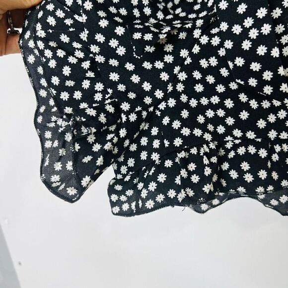 SHEIN Curve Black White Daisy Flower Ruffle Tie Waist Shorts - Picture 3 of 10